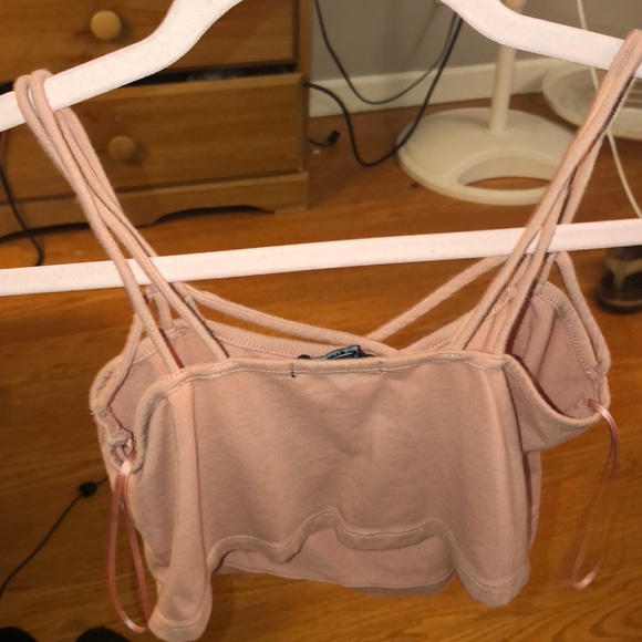 A pink crop top - Picture 2 of 3